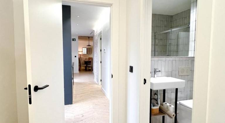 Homey Seville Brand New Arfe II Apartment Near Cathedral 8 people — photo 4