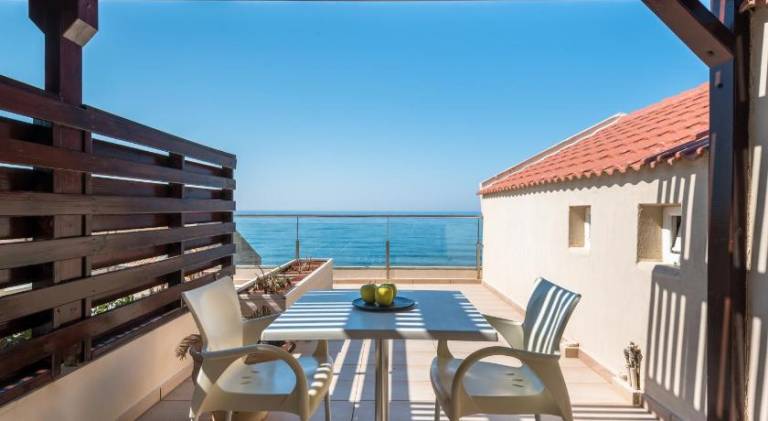 Serviced apartment with pool, garden & terrace in Platanias