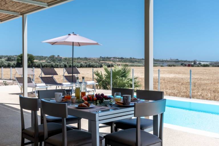 Child-friendly pleasant villa with barbecue, yard & private pool | Panoramic view | Pets are welcome — photo 5