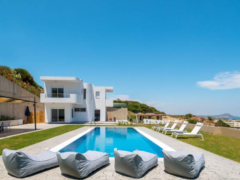 Sch&ouml;nes Ferienhaus in Afantou mit privatem Pool