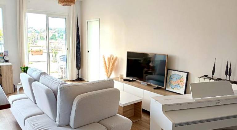 Stunning 2 bedroom apartment with Terrace and Sea view, Nice Cimiez Liberation — photo 2