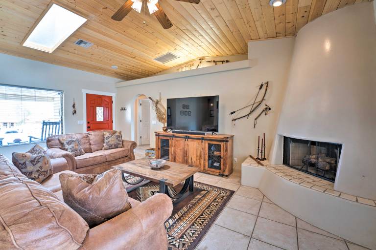 Lake Havasu Home: Heated Pool & Golf Course Views — photo 4