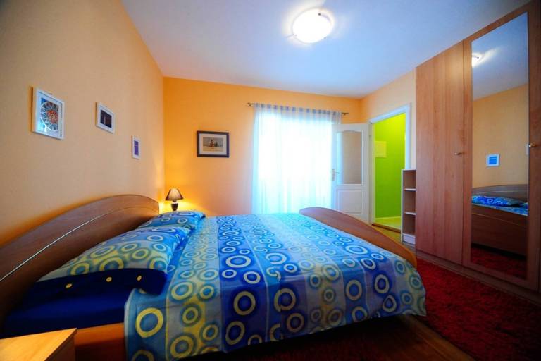 4 Bed Villa Sleeps 9 - Pool, Pets, Garden, Parking — photo 5