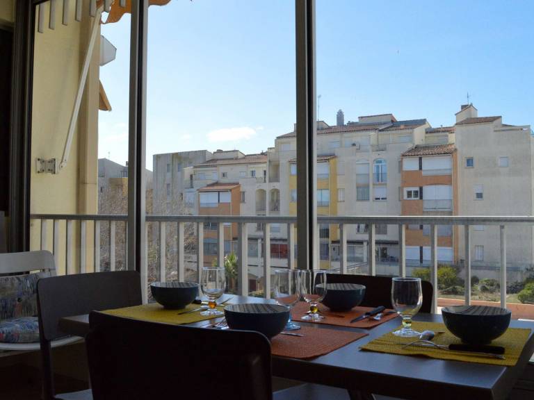Apartment with pool — photo 3