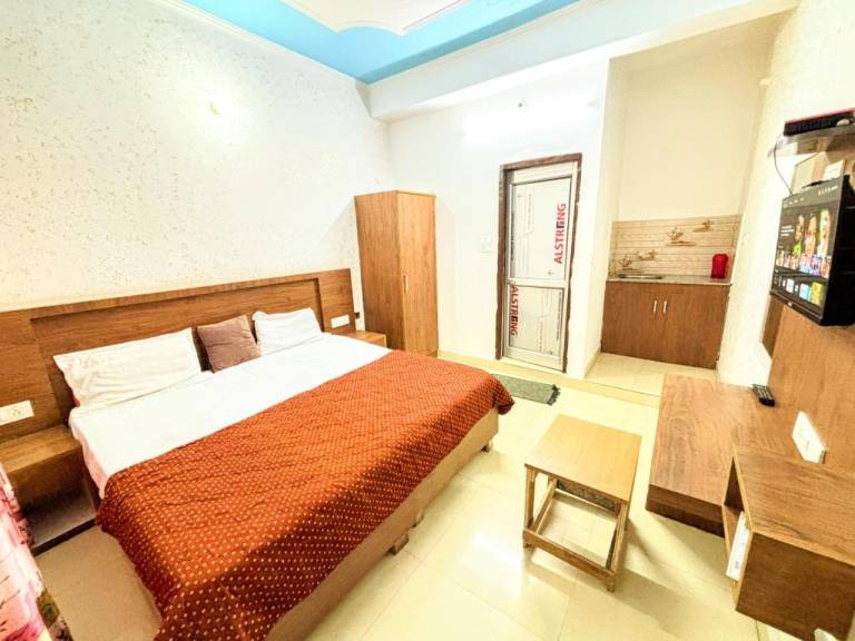 Dayananda Homestay Near Ram Jhula & Janki Jhula in Rishikesh
