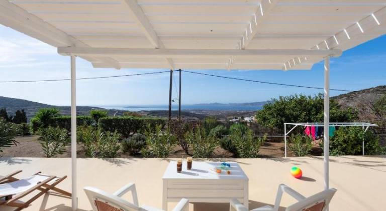 Vacation home with yard, barbeque & private pool — photo 5