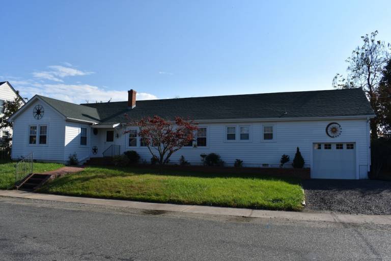 House Colonial Beach
