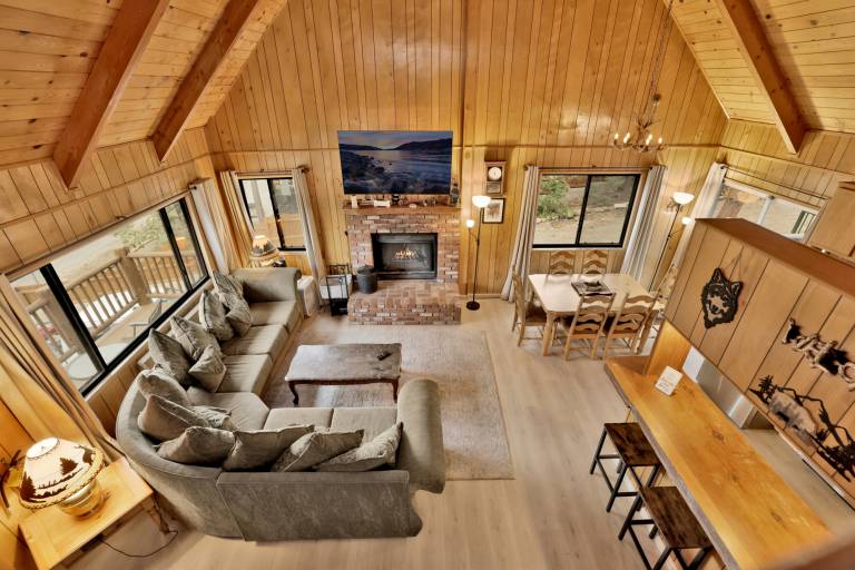 Family-friendly pleasant cabin with BBQ & hot tub | Lake view | Pets allowed — photo 4