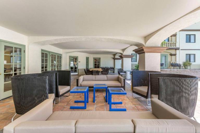 Windmill Suites Surprise - Phoenix, an Ascend Collection Hotel — photo 3