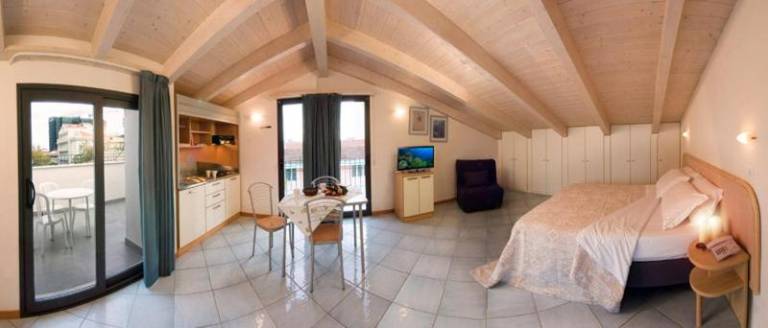 Serviced apartment with 2 rooms for 6 persons — photo 2
