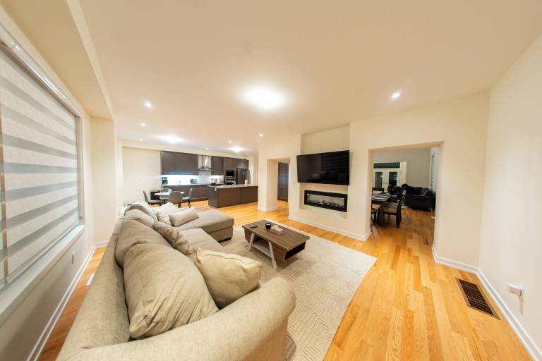 House Oshawa