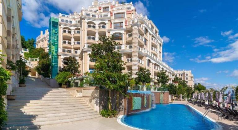 Rental apartment with pool in Varna