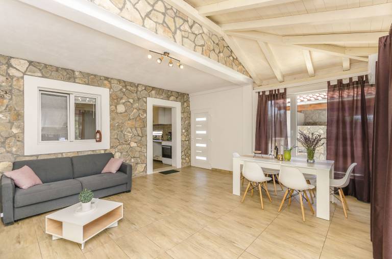 Wonderful house with garden, BBQ & private pool | Pet-friendly — photo 4