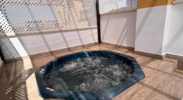 Apartment with hot tub & pool | Dogs allowed — photo 4