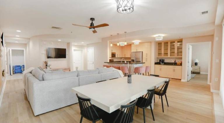 Sojourn Sanctuary Seaside Escape 3 BR — photo 2