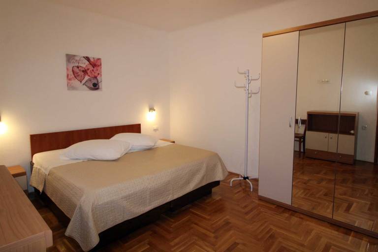 Rental apartment with barbeque & garden — photo 2