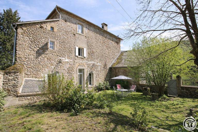 Gite with yard & grill — photo 3