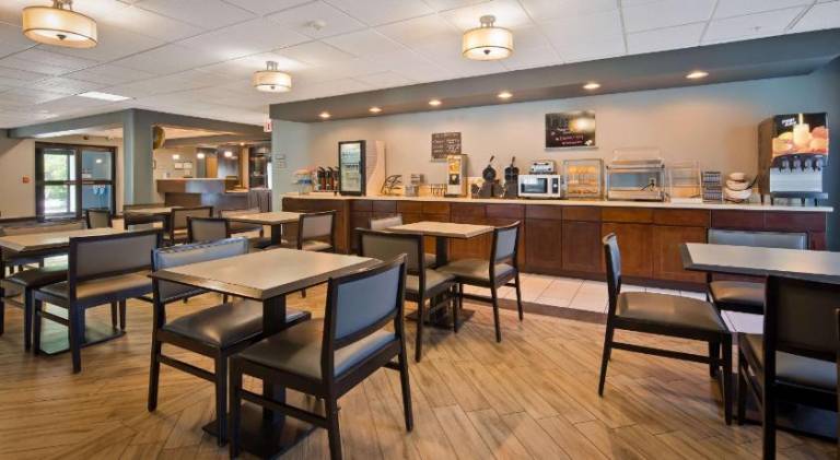 Best Western Plus Coldwater Hotel — photo 5