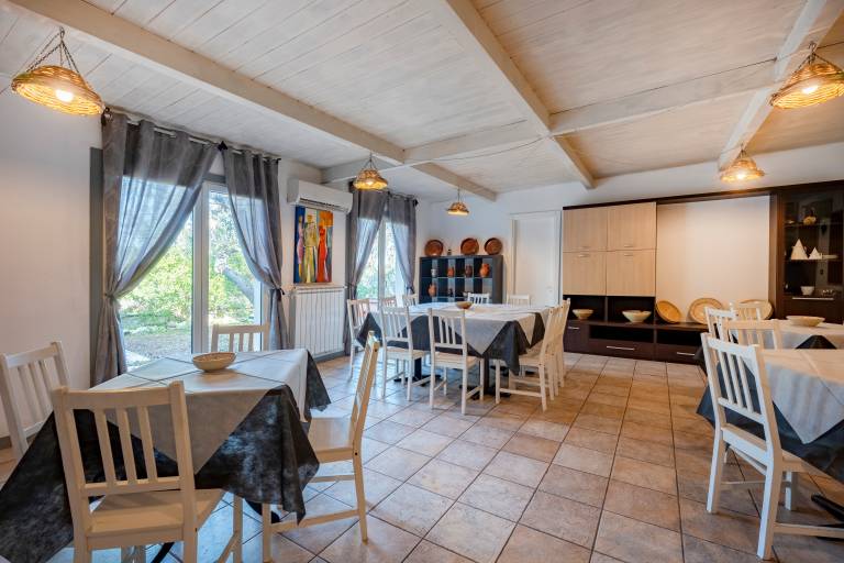 Wonderful villa with terrace, heated pool & yard | Garden view | Perfect for remote work | Pet-friendly — photo 2