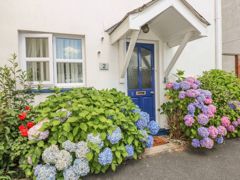 Family-friendly cottage with yard | Beach view | Pets are welcome — photo 2