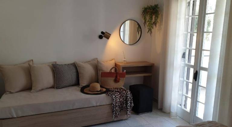 Rental apartment with yard, patio & BBQ in Igoumenitsa