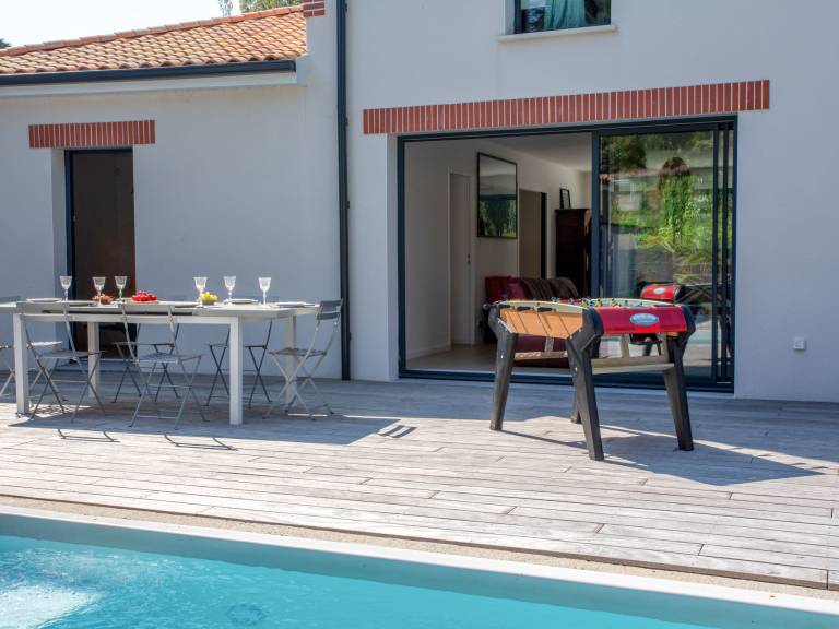 Vacation home with terrace, garden & private pool — photo 2