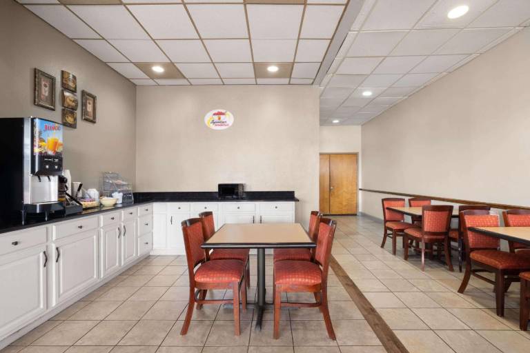 Super 8 By Wyndham Longview/North — photo 5