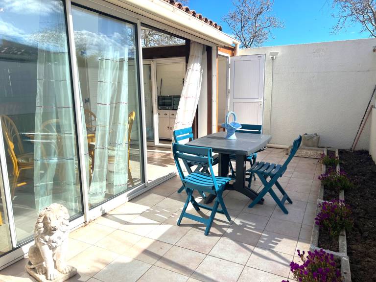 House with garden, pool & terrace in Agde