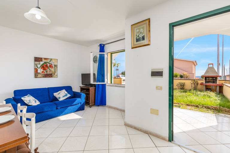 Charming Holiday Home Tanaunella appartamento 2 with Ventilators, Balcony, Terraces & Sea View; Parking Available, Pets Allowed in Posada