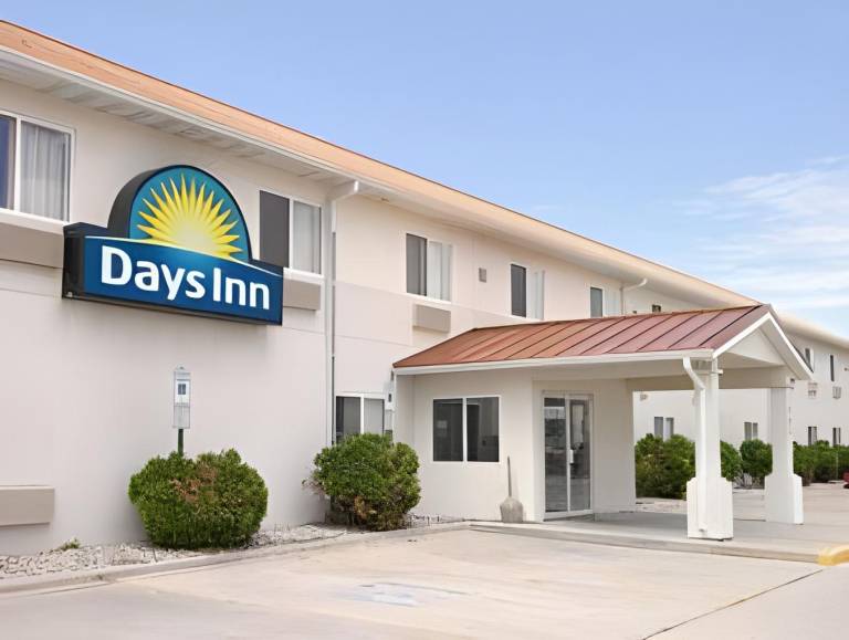 Days Inn & Suites by Wyndham Fargo 19th Ave/Airport Dome in Fargo, ND