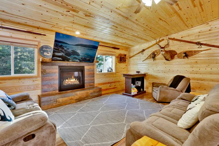 Family-friendly pleasant cabin with patio & BBQ | Lake view | Pet-friendly — photo 2