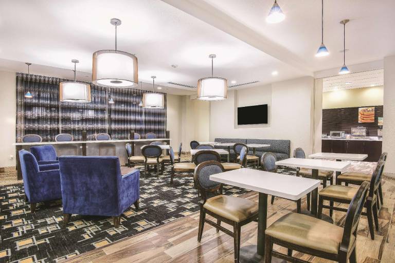 La Quinta Inn & Suites by Wyndham Karnes City - Kenedy in Karnes City, TX