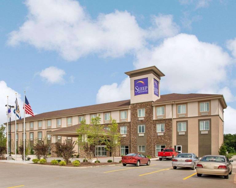 Sleep Inn & Suites Parkersburg - Mineral Wells in Parkersburg, WV