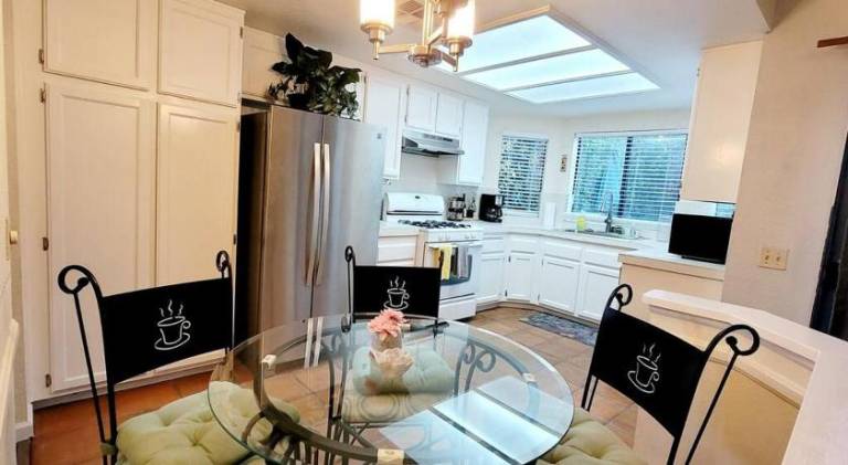 Vacation home with jacuzzi & pool | Pets allowed — photo 3