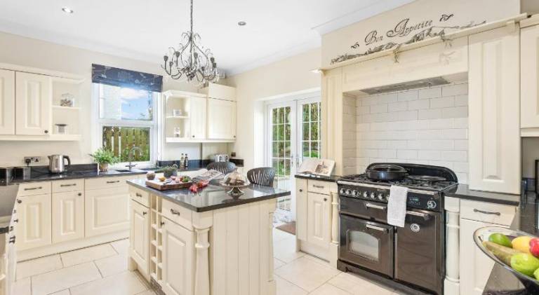House with 4 rooms for 8 persons in Torquay
