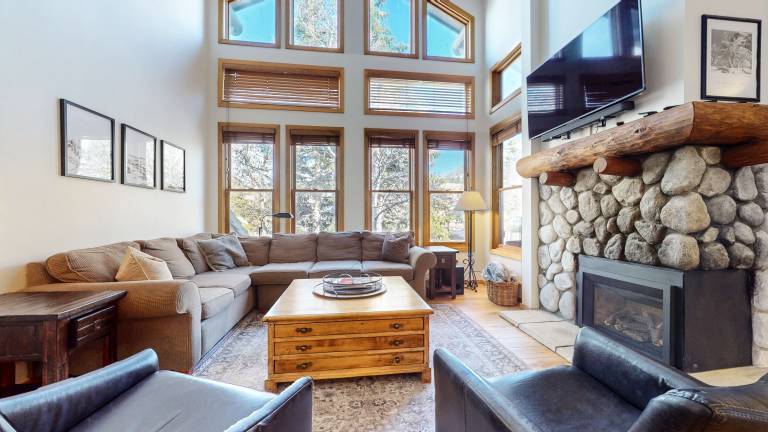 Family-oriented charming condo with pool, BBQ & hot tub | Golf view | Dogs allowed — photo 4