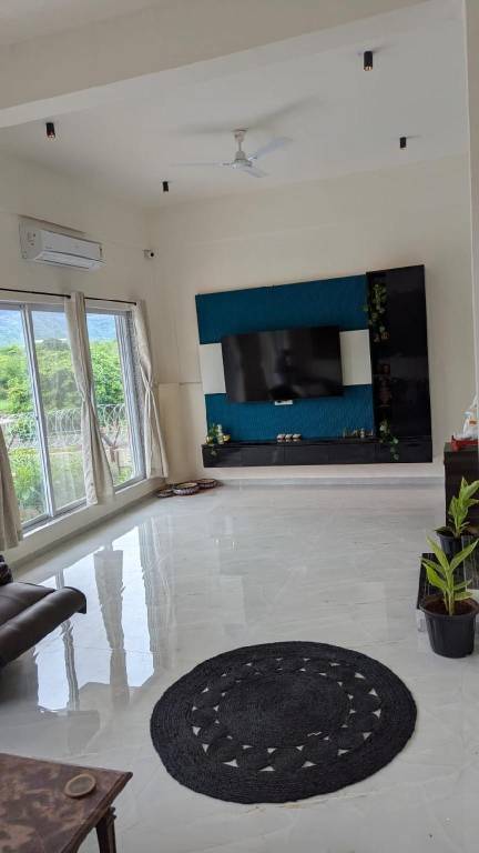House with barbeque, pool & yard in Nashik