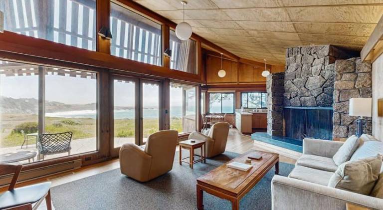 Vacation home with pool — photo 3