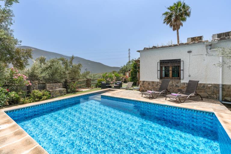 Holiday Home 'Las Gallinas Cottage' with Mountain View, Wi-Fi and Air Conditioning in Granada