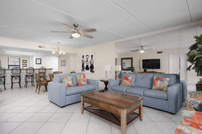 Condo with private pool — photo 4