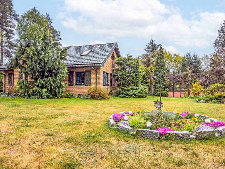 House with yard, terrace & barbecue — photo 5