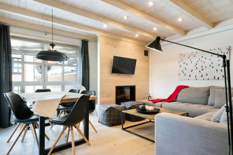 Holiday apartment with patio | Mountain view in Lleida