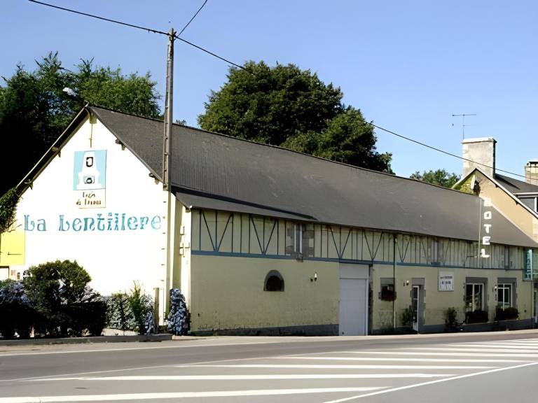 Logis La Lentillere - Restaurant Cote Parc in Mayenne