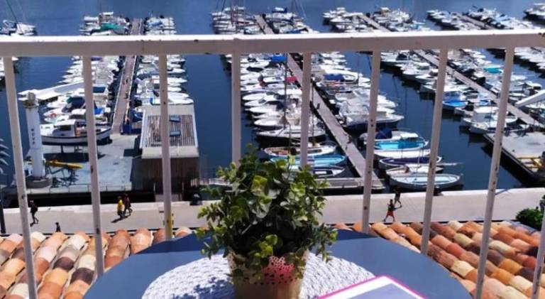 Beautiful apartment with terrace | Near Marseille Cathedral | Pet-friendly in Marseille