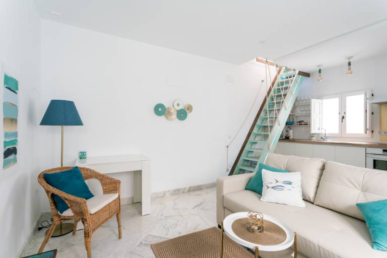 Apartment with patio & yard | Near Cádiz Cathedral | Beach view — photo 5