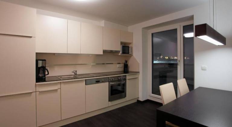 Apartment with patio — photo 3