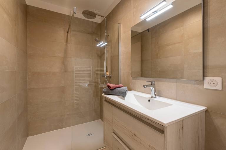 Family-friendly rental apartment with patio | Mountain view | Pets allowed — photo 5