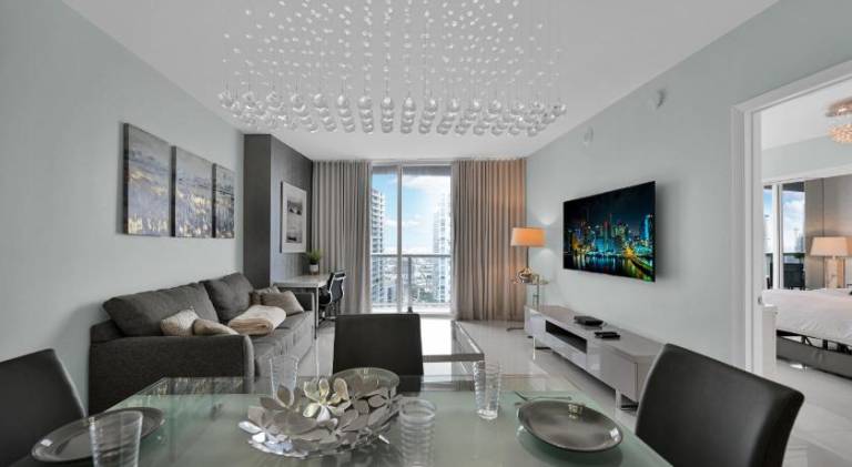 Holiday apartment with hot tub & pool | Close to Bayfront Park — photo 2