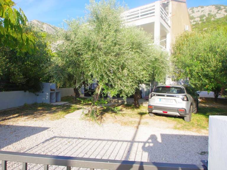 Family-friendly apartment with barbecue, yard & patio | Mountain view | Beach nearby | Pets are welcome — photo 5