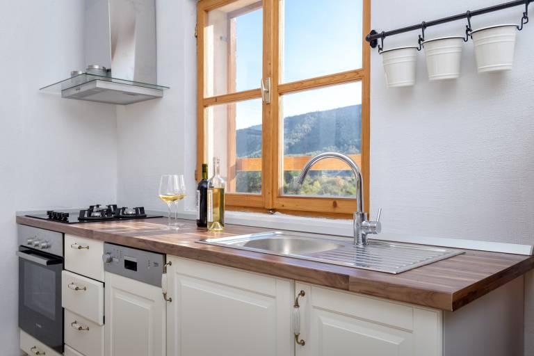 Fully equipped house with patio, BBQ & yard | Pets are welcome in Jelsa